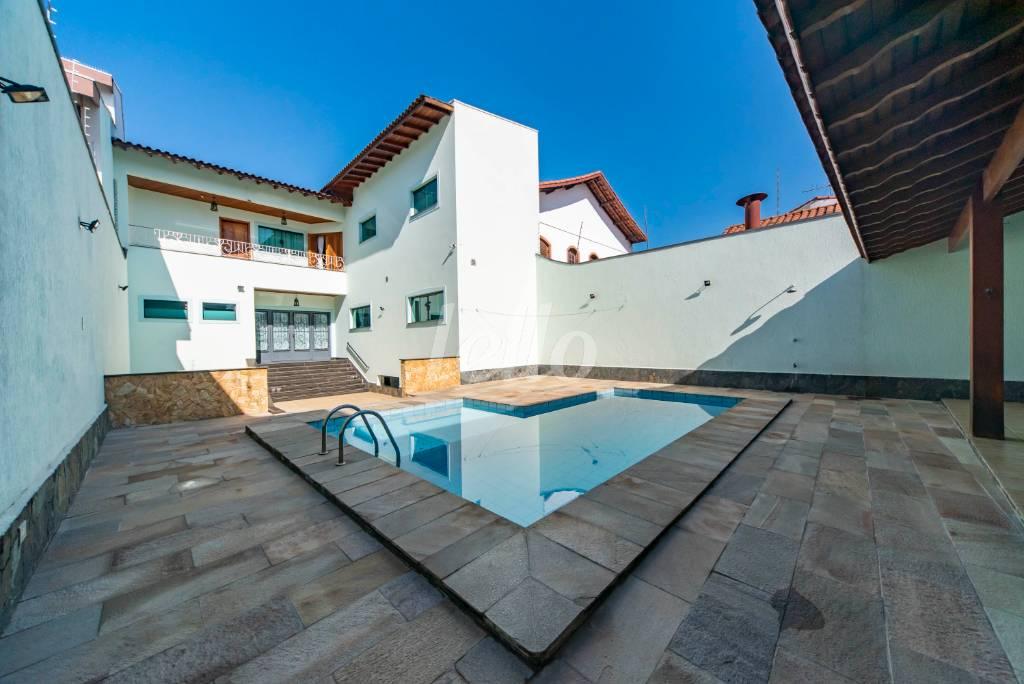 PISCINA de Casa à venda, assobradada com 445 m², 3 quartos e 8 vagas em Olímpico - São Caetano do Sul