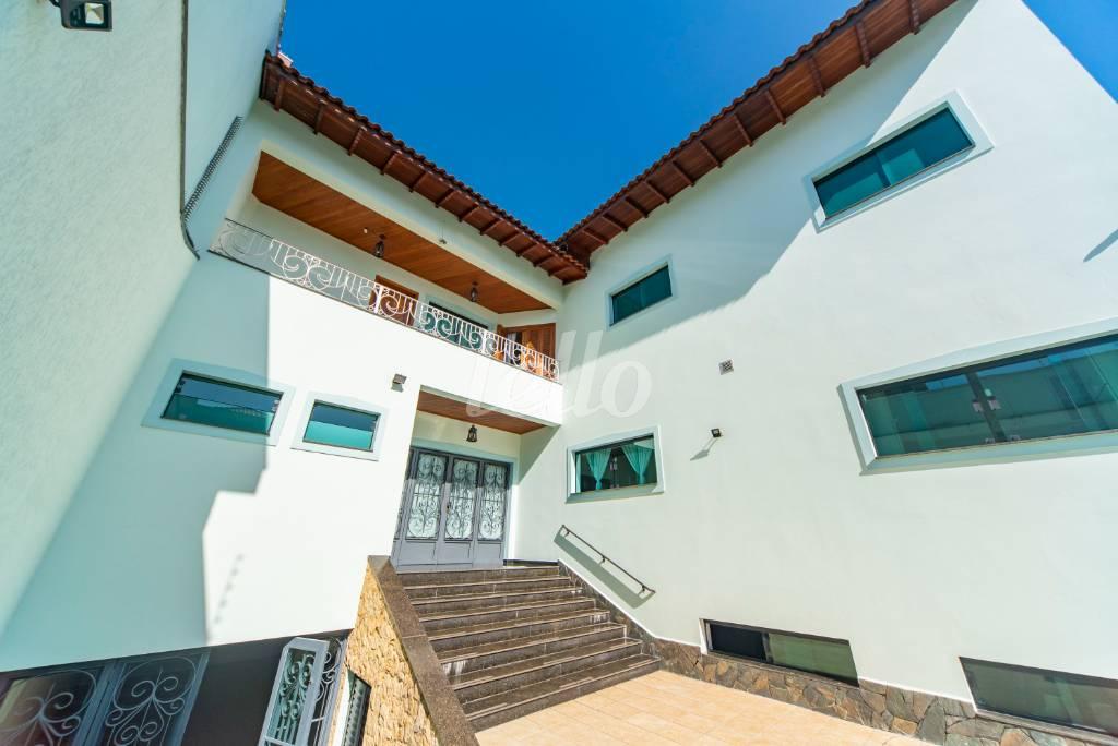 QUINTAL INTERNO de Casa à venda, assobradada com 445 m², 3 quartos e 8 vagas em Olímpico - São Caetano do Sul