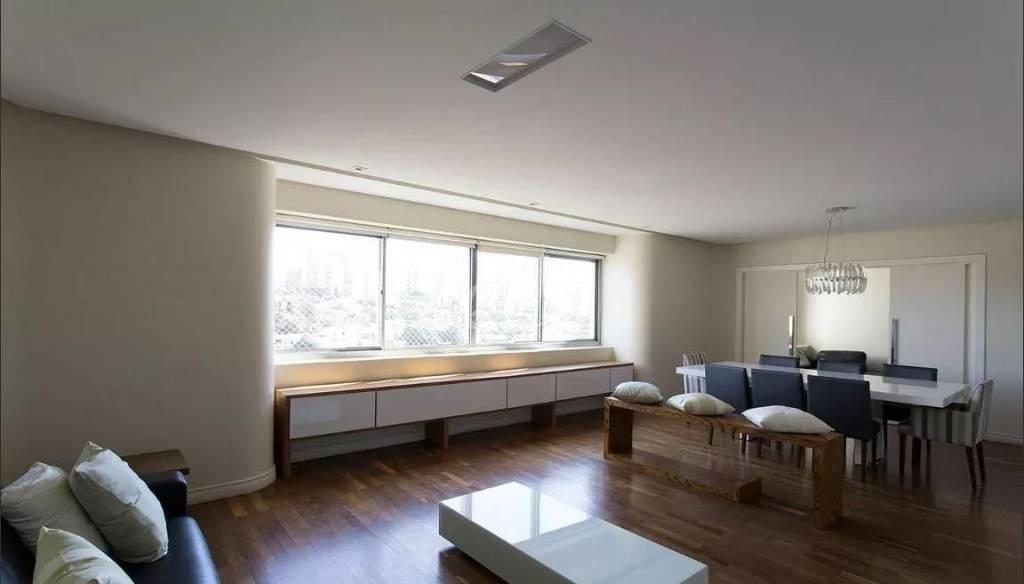 LIVING de Apartamento à venda, Padrão com 200 m², 4 quartos e 3 vagas em Santa Cecília - São Paulo