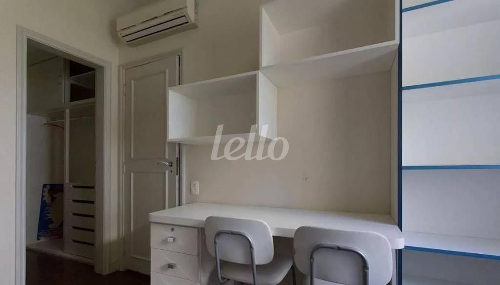 DORMITÓRIO de Apartamento à venda, Padrão com 200 m², 4 quartos e 3 vagas em Santa Cecília - São Paulo