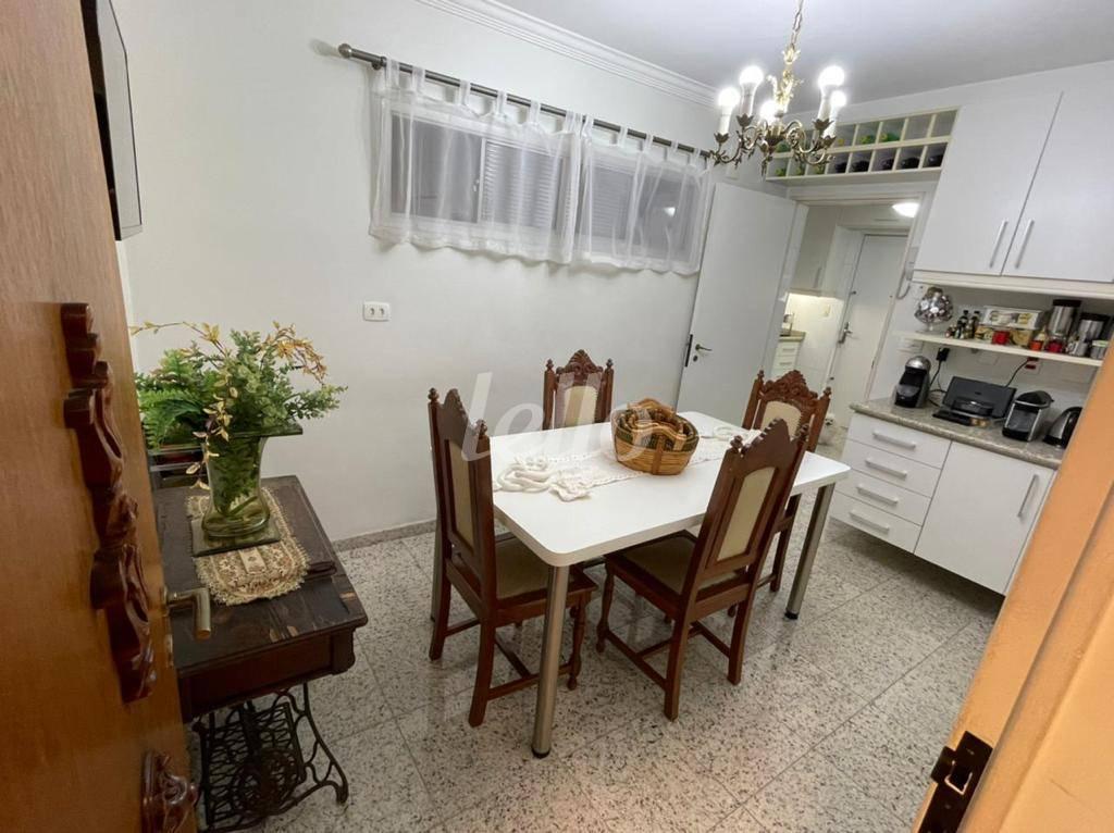COPA de Apartamento à venda, Padrão com 180 m², 3 quartos e 2 vagas em Campo Belo - São Paulo