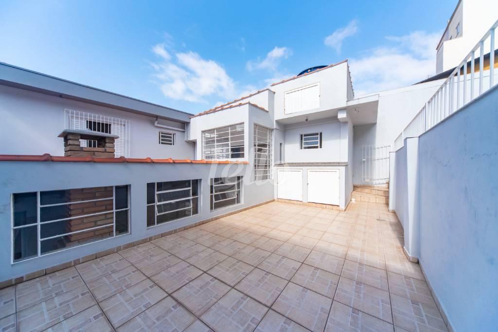 QUINTAL de Casa à venda, sobrado com 227 m², 4 quartos e 3 vagas em Vila Amabile Pezzolo - Santo André