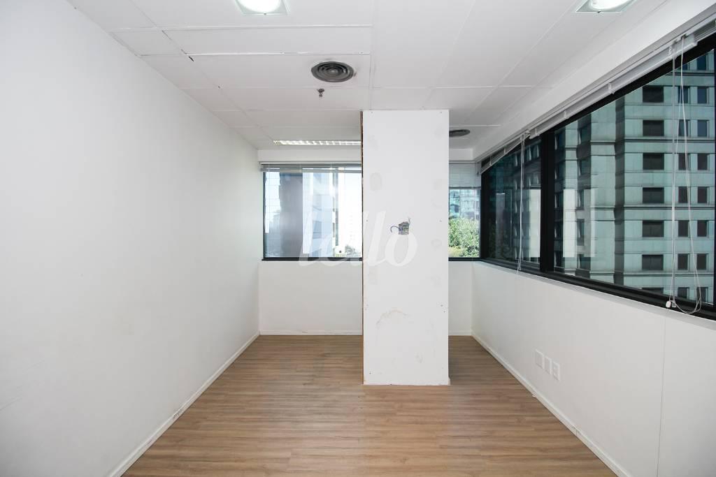 SALA 1 de Sala / Conjunto para alugar, Padrão com 140 m², e 3 vagas em Cidade Monções - São Paulo