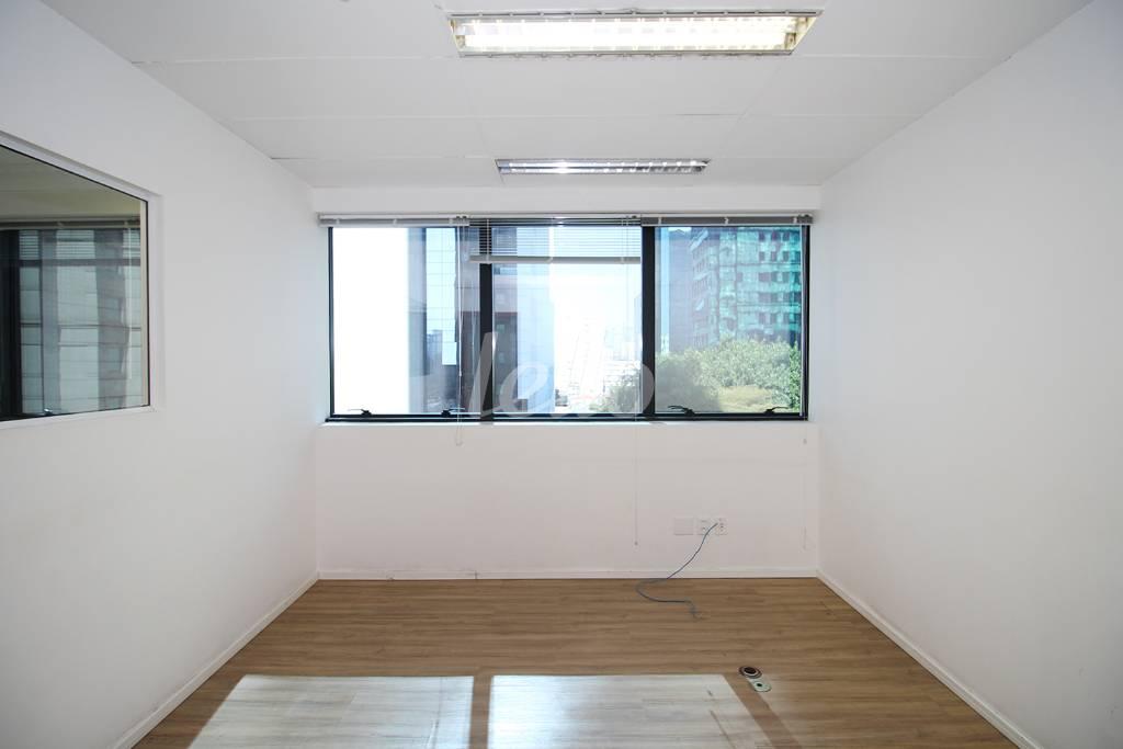 SALA 2 de Sala / Conjunto para alugar, Padrão com 140 m², e 3 vagas em Cidade Monções - São Paulo