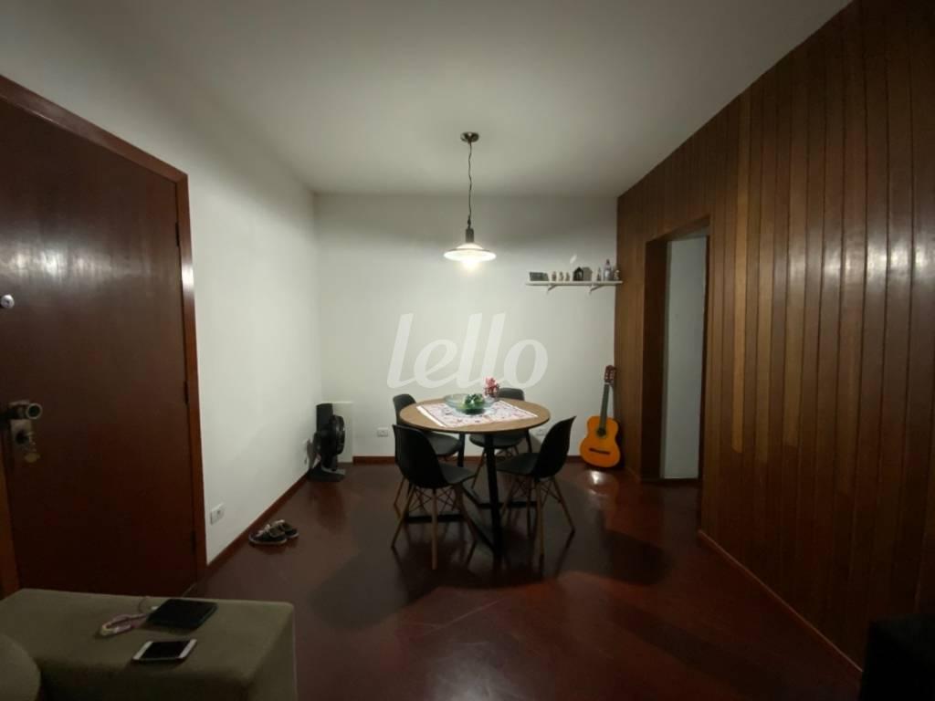 SALA DOIS AMBIENTES de Apartamento à venda, Padrão com 45 m², 1 quarto e 1 vaga em Bela Vista - São Paulo
