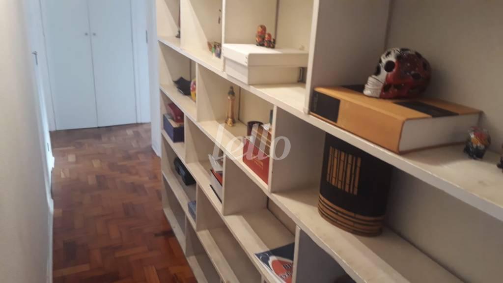CORREDOR de Apartamento à venda, Padrão com 145 m², 3 quartos e 1 vaga em Higienópolis - São Paulo