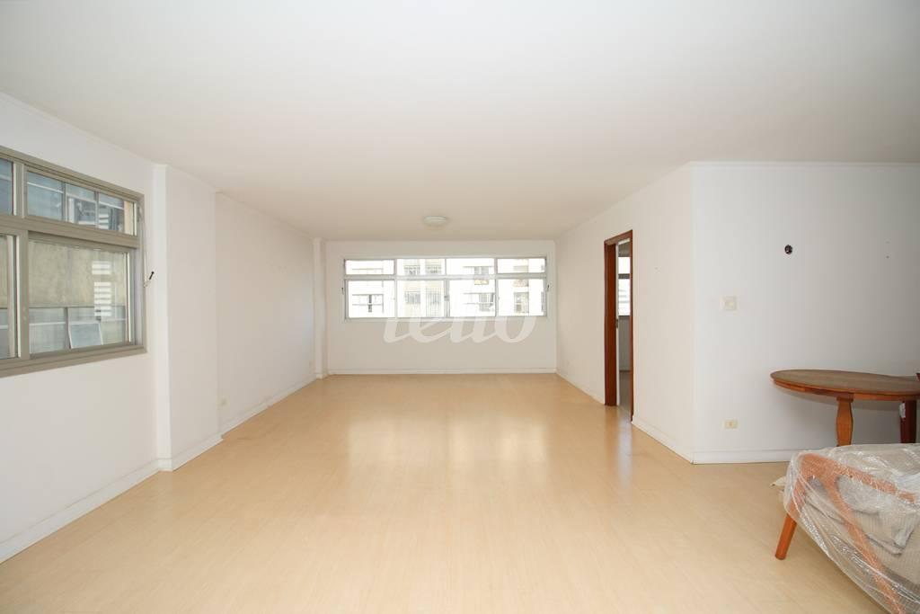 SALA de Apartamento para alugar, Padrão com 256 m², 4 quartos e 3 vagas em Morro dos Ingleses - São Paulo