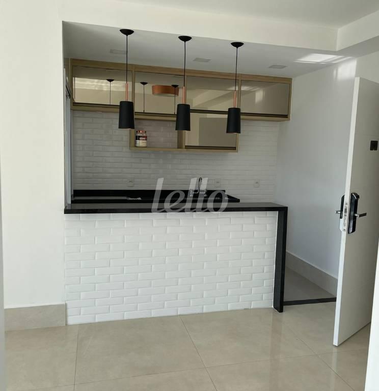 SALA DOIS AMBIENTES de Apartamento à venda, Padrão com 51 m², 1 quarto e 1 vaga em Vila Gertrudes - São Paulo