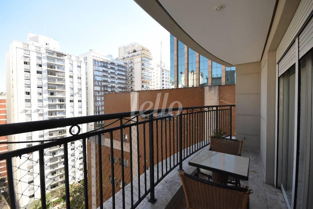 VARANDA DA SUÍTE MASTER de Apartamento à venda, Padrão com 367 m², 4 quartos e 6 vagas em Jardins - São Paulo