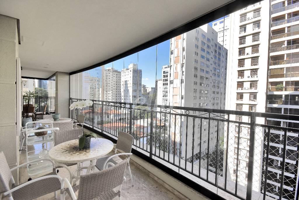 VARANDA de Apartamento à venda, Padrão com 367 m², 4 quartos e 6 vagas em Jardins - São Paulo