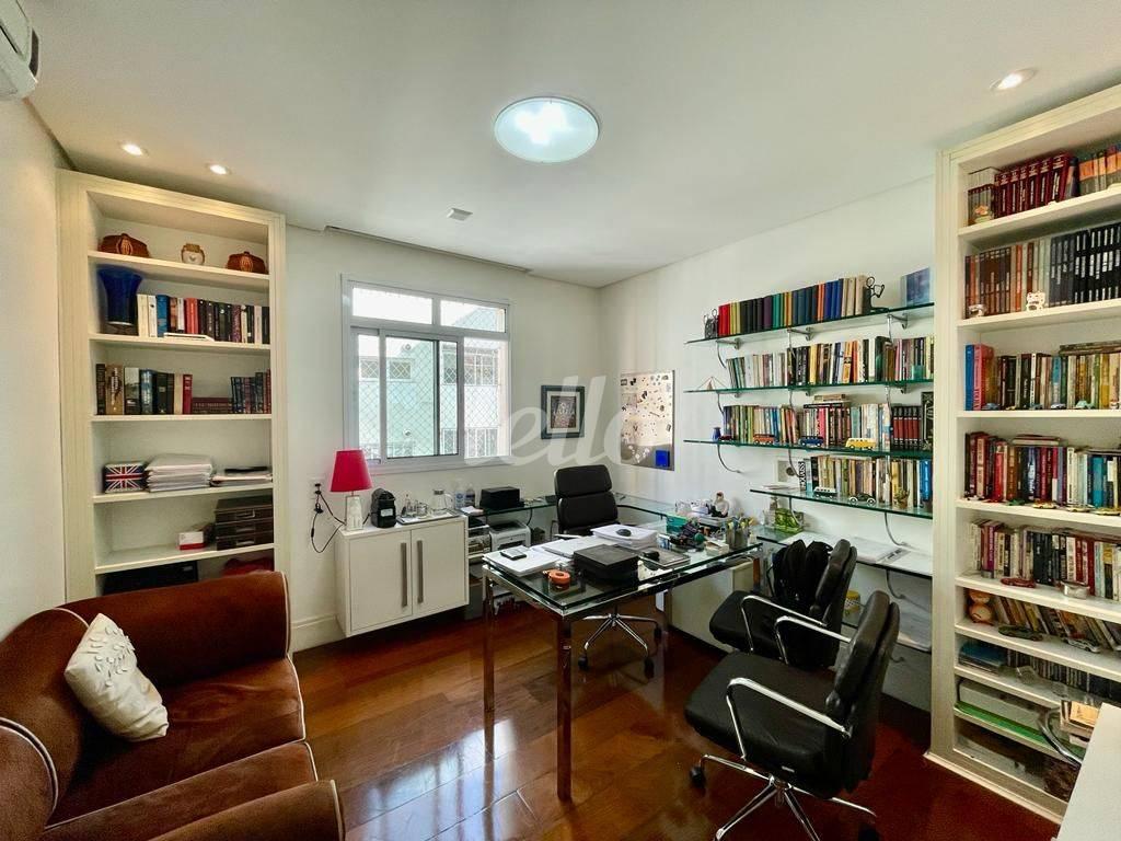 ESCRITÓRIO de Apartamento à venda, Padrão com 270 m², 3 quartos e 2 vagas em Higienópolis - São Paulo