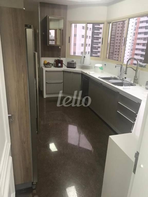 COZINHA de Apartamento à venda, Padrão com 334 m², 4 quartos e 5 vagas em Vila Gomes Cardim - São Paulo