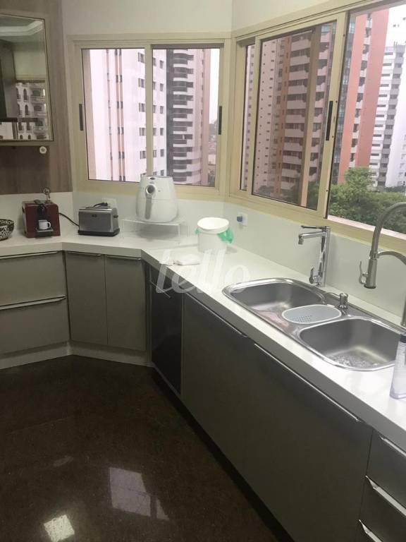 COZINHA de Apartamento à venda, Padrão com 334 m², 4 quartos e 5 vagas em Vila Gomes Cardim - São Paulo