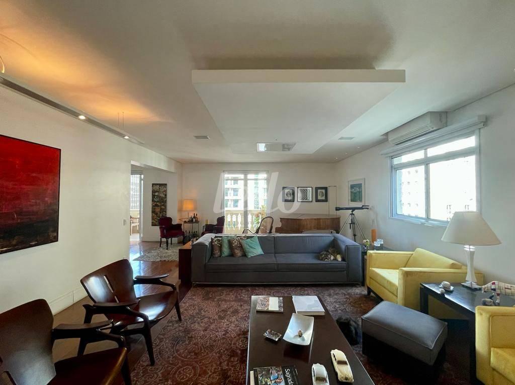 SALA de Apartamento à venda, Padrão com 270 m², 3 quartos e 2 vagas em Higienópolis - São Paulo