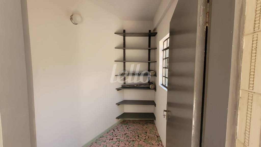 DEPÓSITO de Casa à venda, sobrado com 280 m², 5 quartos e 4 vagas em Jardim Itália - São Paulo