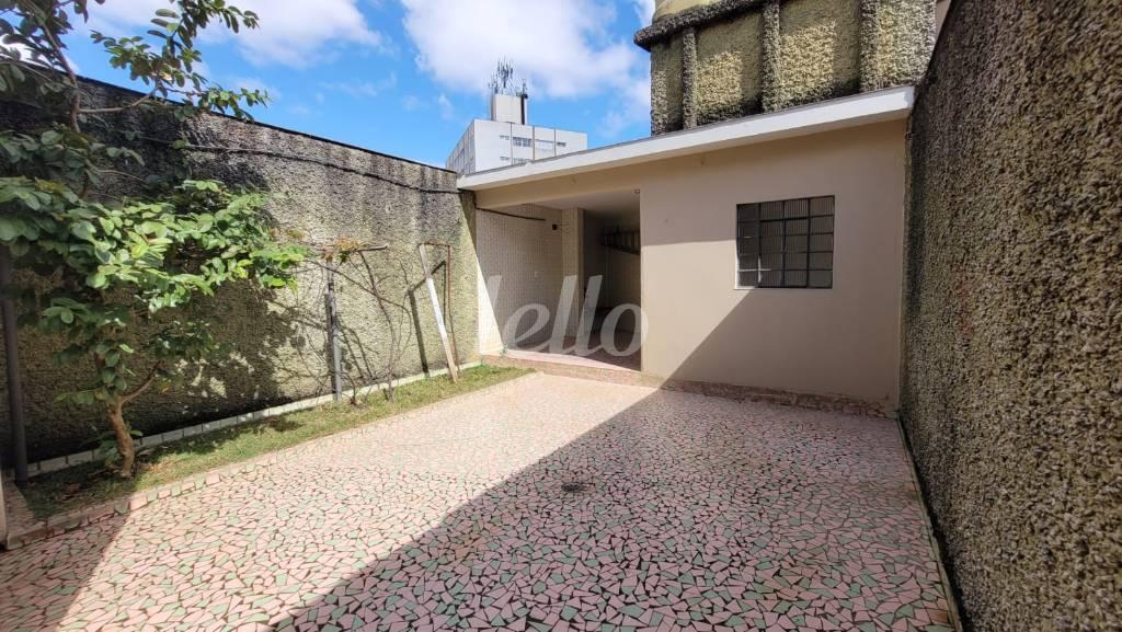 QUINTAL de Casa à venda, sobrado com 280 m², 5 quartos e 4 vagas em Jardim Itália - São Paulo