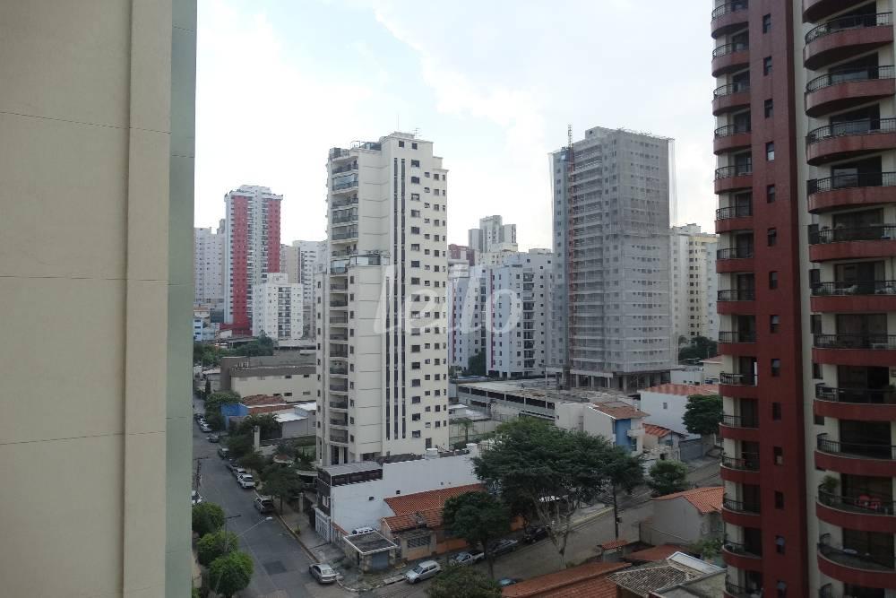 VISTA DA SALA de Apartamento à venda, Padrão com 64 m², 2 quartos e 1 vaga em Saúde - São Paulo