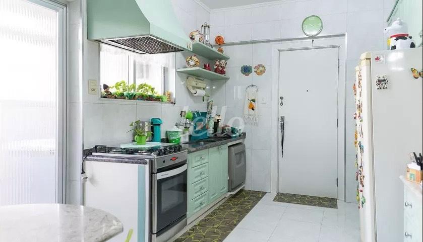 COZINHA de Apartamento à venda, Padrão com 135 m², 3 quartos e 1 vaga em Jardim Paulista - São Paulo