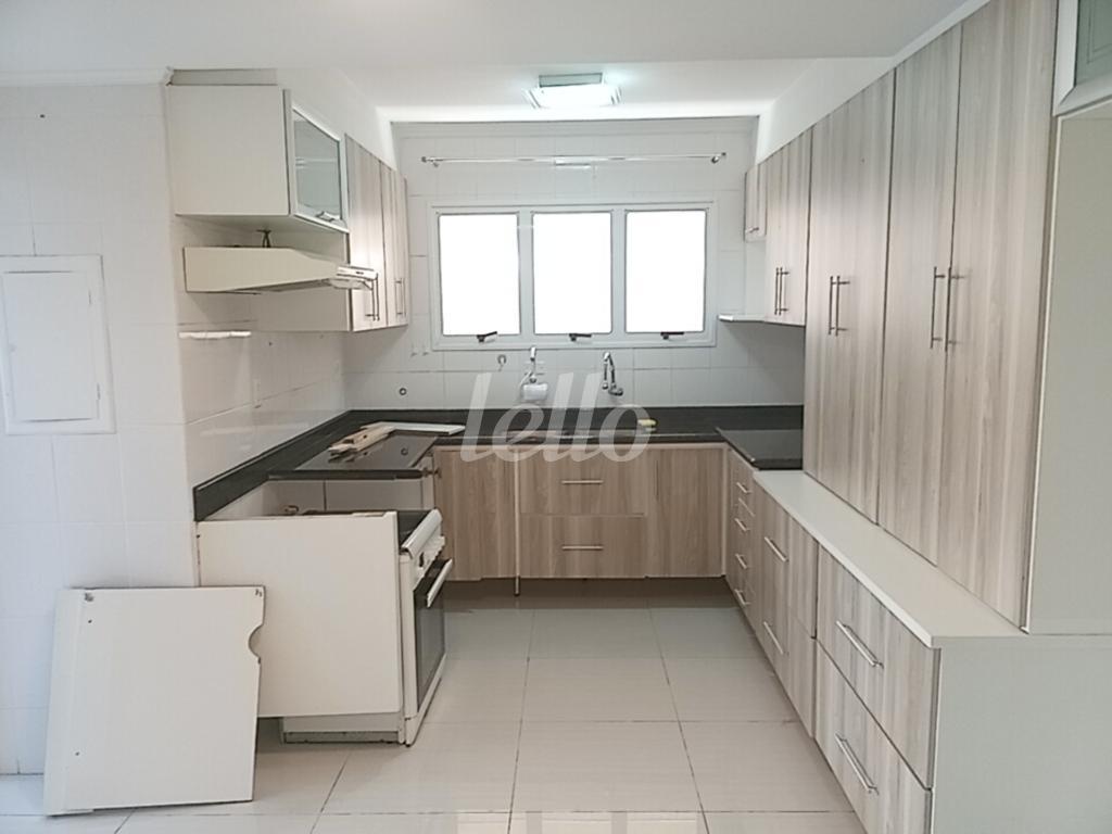 4-COZINHA-001.JPG de Casa à venda, sobrado com 250 m², 4 quartos e 3 vagas em Vila Carrão - São Paulo