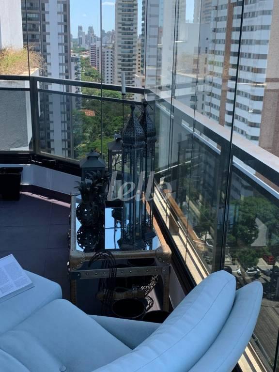 VARANDA de Apartamento à venda, cobertura - Padrão com 364 m², 4 quartos e 5 vagas em Indianópolis - São Paulo