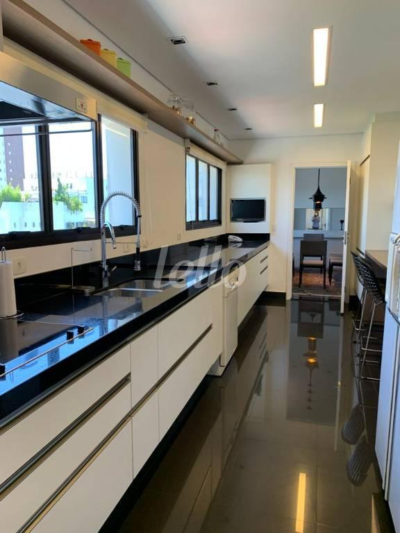 COZINHA de Apartamento à venda, cobertura - Padrão com 364 m², 4 quartos e 5 vagas em Indianópolis - São Paulo