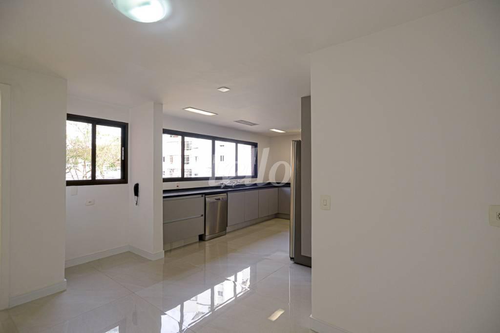 COZINHA de Apartamento à venda, Duplex com 462 m², 4 quartos e 4 vagas em Jardim Luzitânia - São Paulo