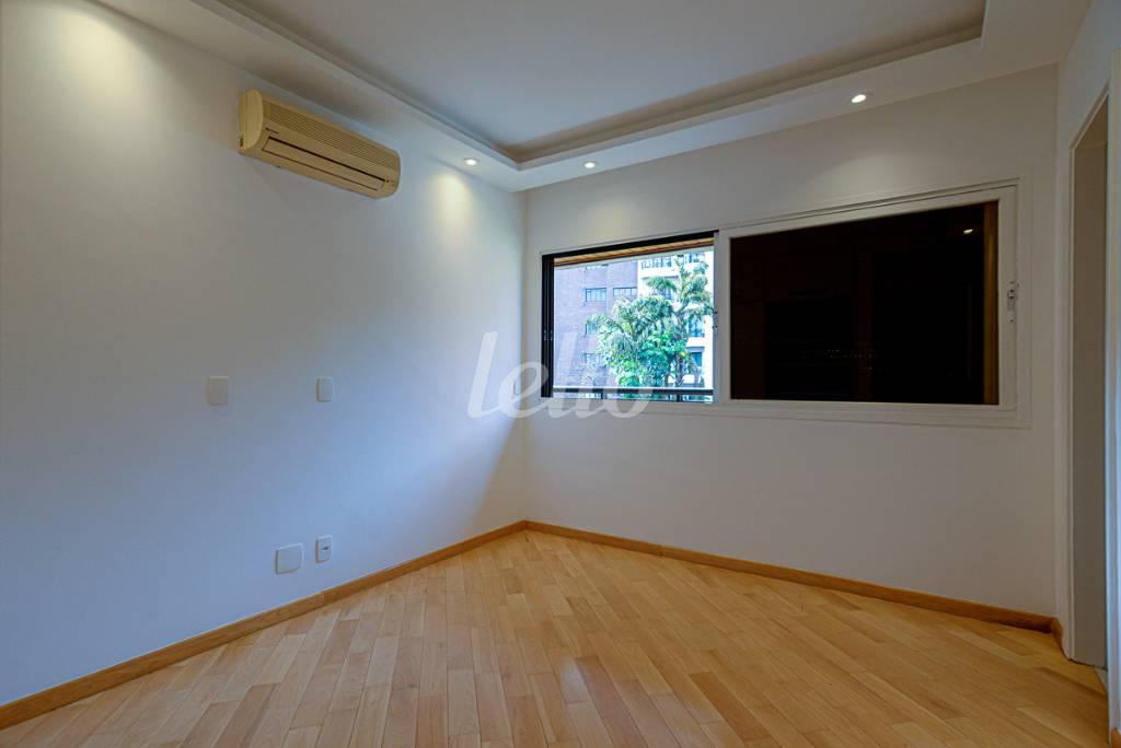 SUITE 2 de Apartamento à venda, Duplex com 462 m², 4 quartos e 4 vagas em Jardim Luzitânia - São Paulo