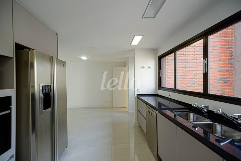 COZINHA de Apartamento à venda, Duplex com 462 m², 4 quartos e 4 vagas em Jardim Luzitânia - São Paulo