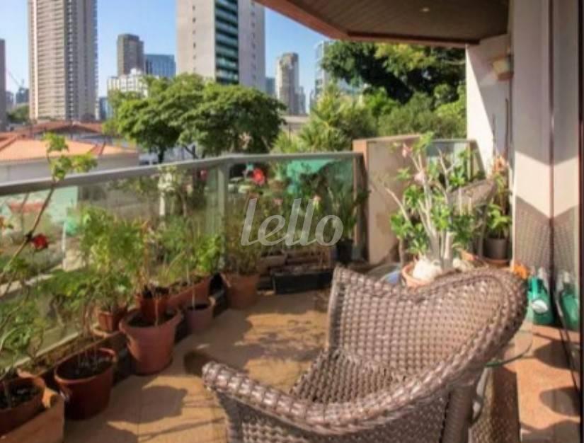 VARANDA de Apartamento à venda, Padrão com 164 m², 4 quartos e 3 vagas em Vila Olímpia - São Paulo