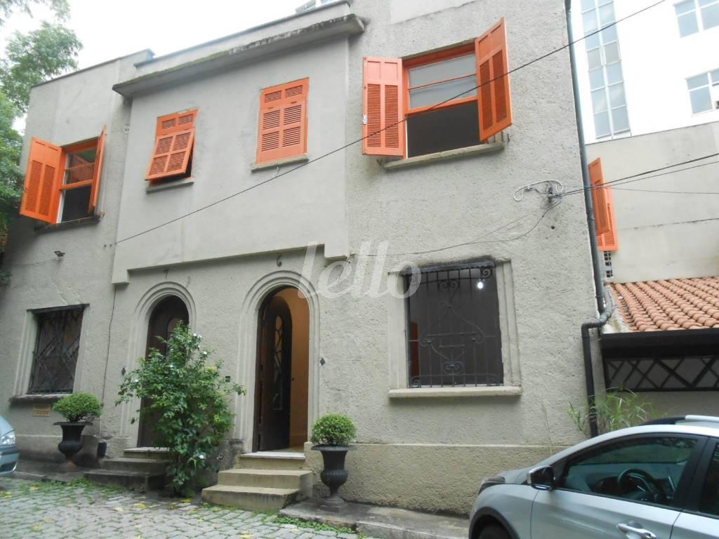 FACHADA de Casa para alugar, de vila - sobrado com 74 m², e 1 vaga em Higienópolis - São Paulo