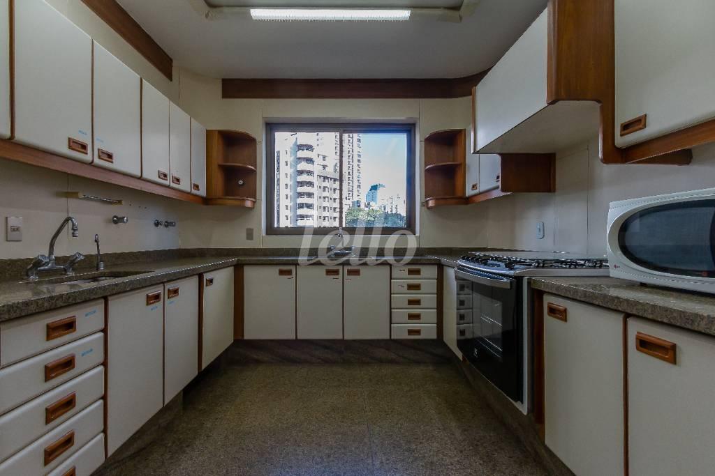 COZINHA de Apartamento à venda, Padrão com 395 m², 5 quartos e 5 vagas em Higienópolis - São Paulo