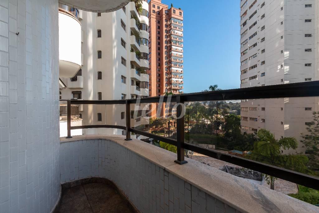 VARANDA de Apartamento à venda, Padrão com 395 m², 5 quartos e 5 vagas em Higienópolis - São Paulo