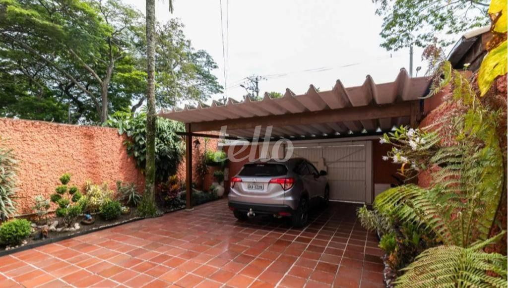 GARAGEM de Casa à venda, sobrado com 199 m², 4 quartos e 4 vagas em Indianópolis - São Paulo