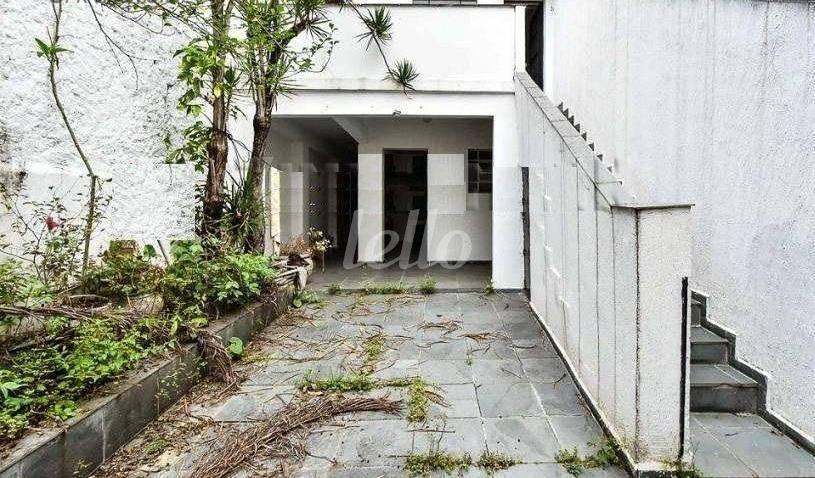 FUNDOS de Casa à venda, sobrado com 161 m², 3 quartos e 2 vagas em Campo Belo - São Paulo