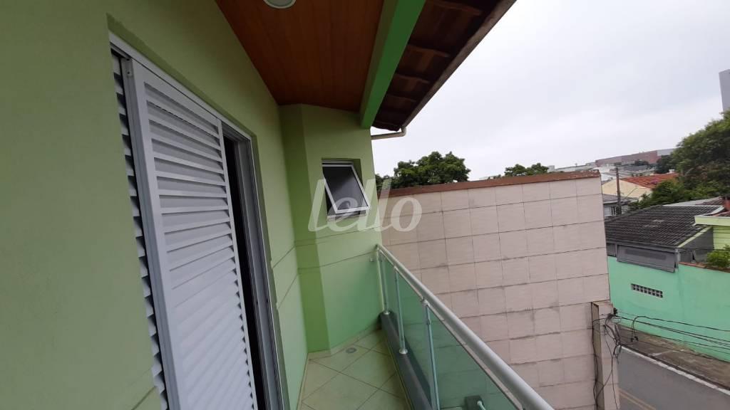 SACADA PARA A RUA DA SUÍTE 03 de Casa à venda, sobrado com 273 m², 5 quartos e 4 vagas em Vila América - Santo André