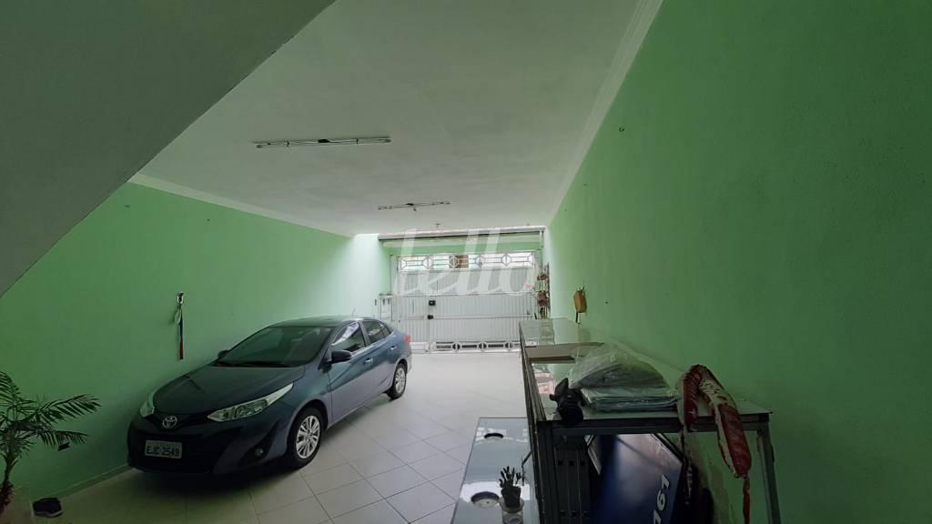 GARAGEM PARA 4 CARROS de Casa à venda, sobrado com 273 m², 5 quartos e 4 vagas em Vila América - Santo André