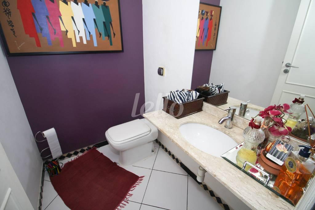 LAVABO de Casa para alugar, sobrado com 420 m², 3 quartos e 7 vagas em Cidade Jardim - São Paulo