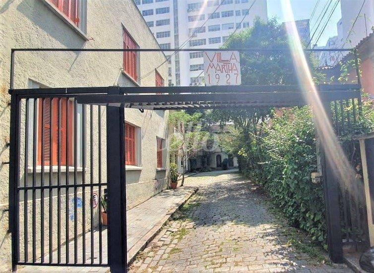ENTRADA DA VILA de Casa para alugar, sobrado com 75 m², e 1 vaga em Higienópolis - São Paulo