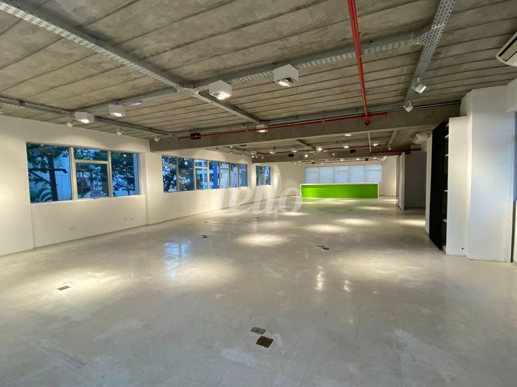 SALA de Sala / Conjunto para alugar, Padrão com 189 m², e 4 vagas em Vila Olímpia - São Paulo