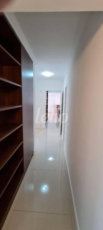 CORREDOR INTERNO de Apartamento à venda, Padrão com 154 m², 4 quartos e 2 vagas em Higienópolis - São Paulo