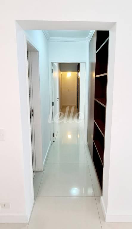 CORREDOR INTERNO de Apartamento à venda, Padrão com 154 m², 4 quartos e 2 vagas em Higienópolis - São Paulo