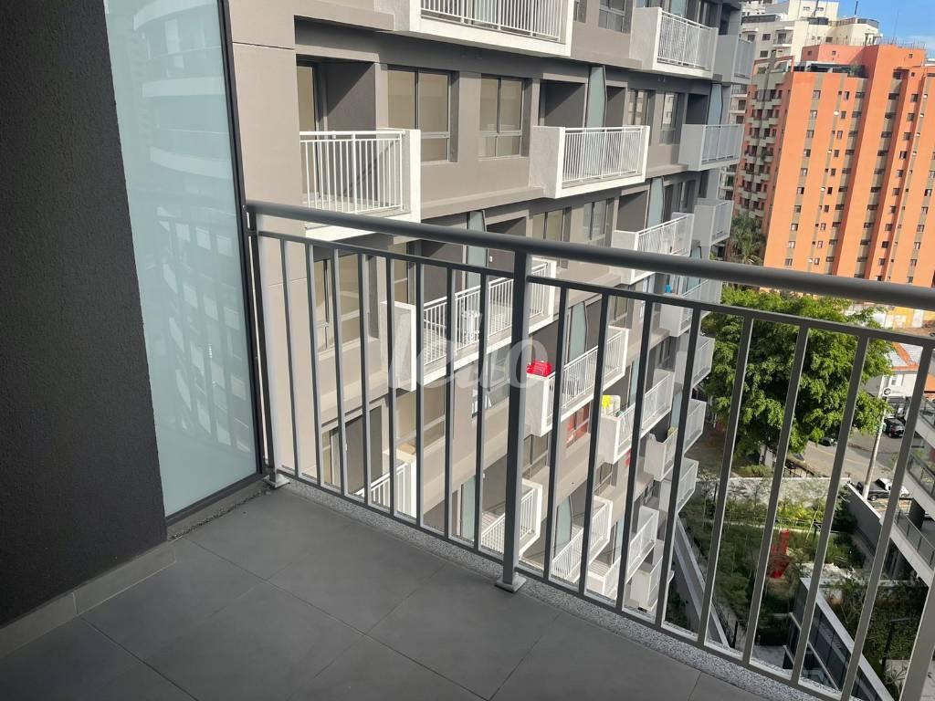 VARANDA de Apartamento à venda, Padrão com 27 m², 1 quarto e em Vila Nova Conceição - São Paulo