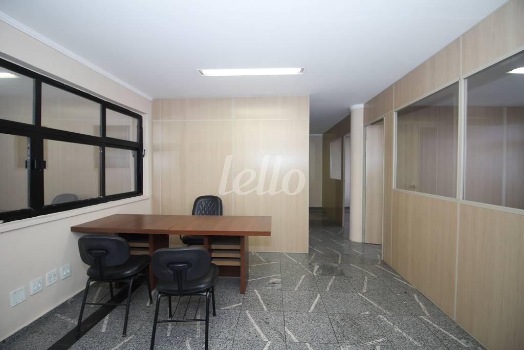 SALA 2 de Sala / Conjunto para alugar, Padrão com 100 m², e em Centro - São Paulo