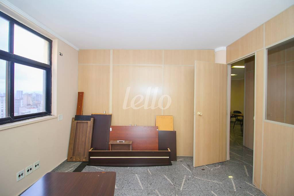 SALA 4 de Sala / Conjunto para alugar, Padrão com 100 m², e em Centro - São Paulo