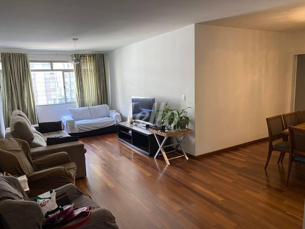 SALA de Apartamento à venda, Padrão com 136 m², 3 quartos e 2 vagas em Bela Vista - São Paulo
