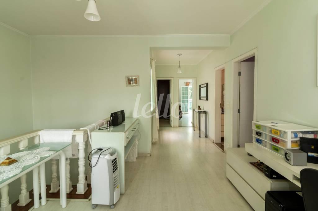 HALL DOS DORMITÓRIOS de Casa à venda, sobrado com 364 m², 4 quartos e 6 vagas em Jardim Franca - São Paulo