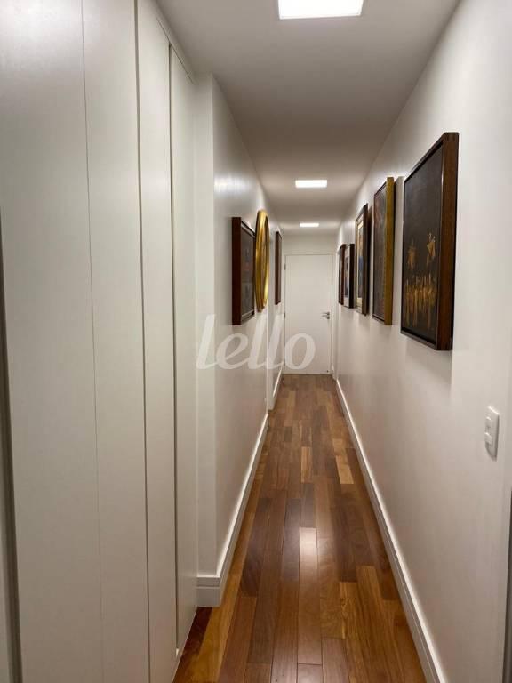 CORREDOR de Apartamento à venda, Padrão com 235 m², 4 quartos e 3 vagas em Santa Cecília - São Paulo