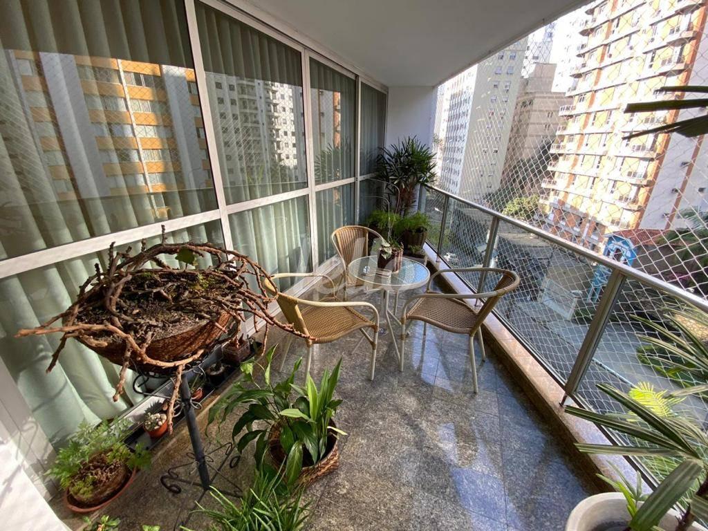 VARANDA de Apartamento à venda, Padrão com 235 m², 4 quartos e 3 vagas em Santa Cecília - São Paulo