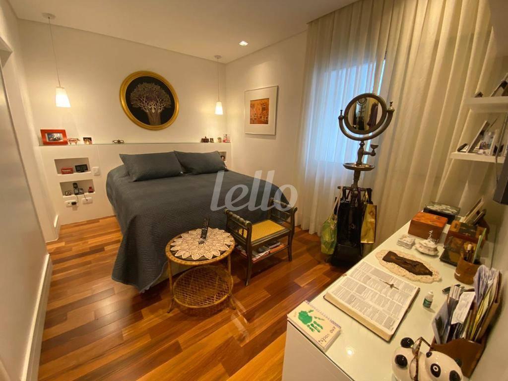 DORMITÓRIO de Apartamento à venda, Padrão com 235 m², 4 quartos e 3 vagas em Santa Cecília - São Paulo