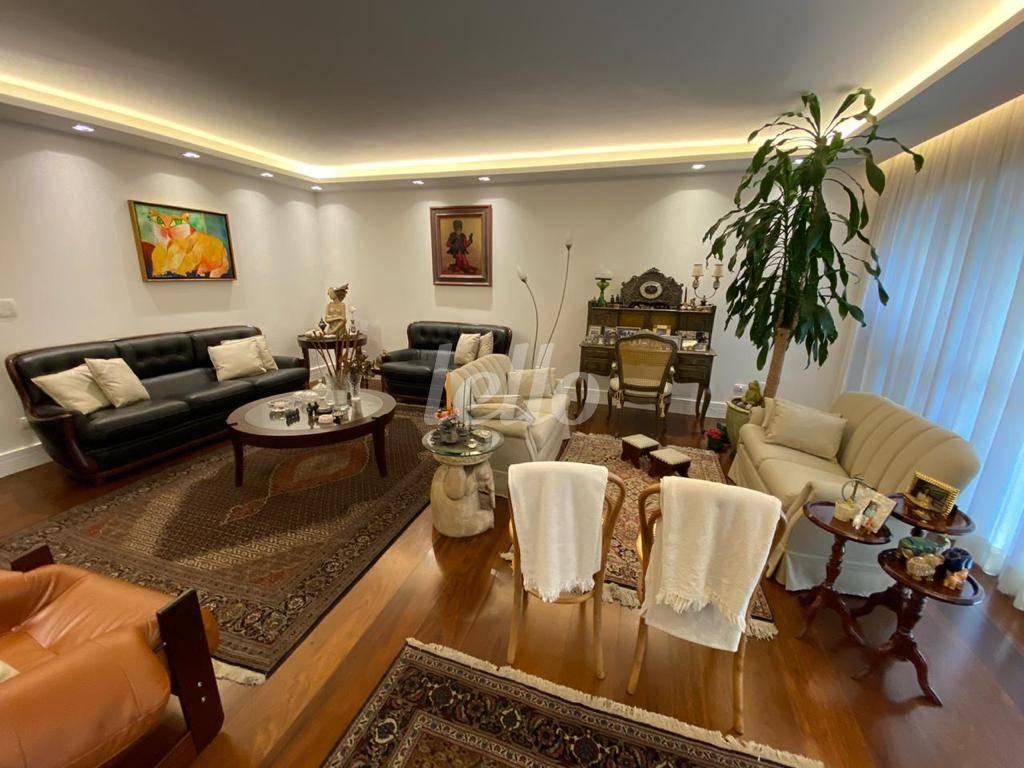 SALA de Apartamento à venda, Padrão com 235 m², 4 quartos e 3 vagas em Santa Cecília - São Paulo